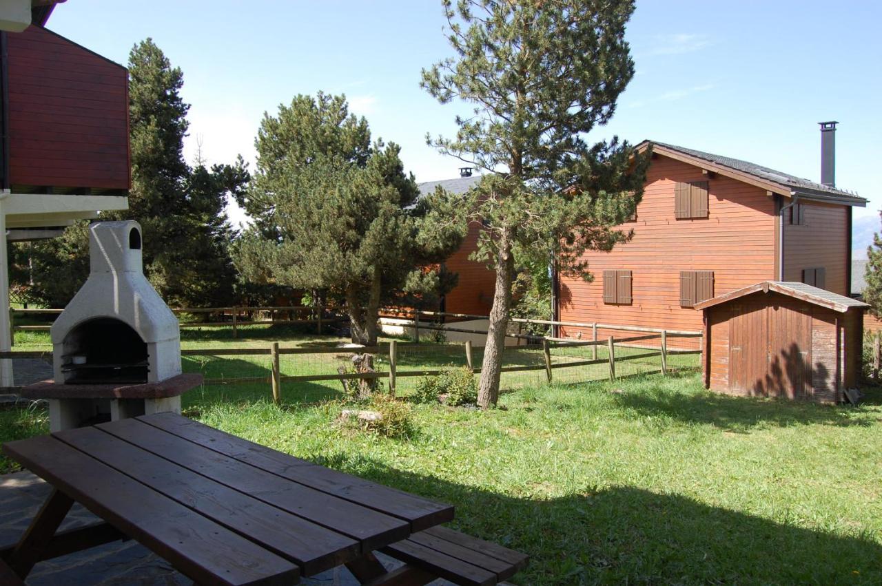 Chalet Les Sorbiers: Pyrenees Retreat with Garden and Ski Access Eyne Exterior photo